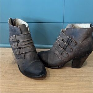 Freebird Distressed Brown Ankle Booties size 8